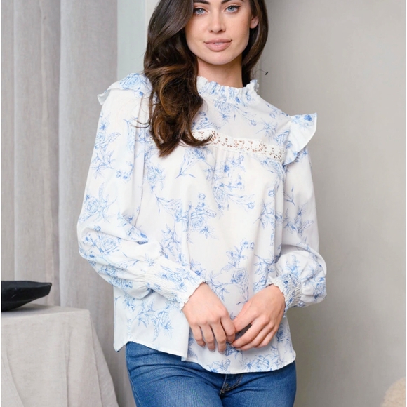 Alice Blue Tops - ALICE BLUE Stitch Fix White Blue Floral Long Sleeves Top